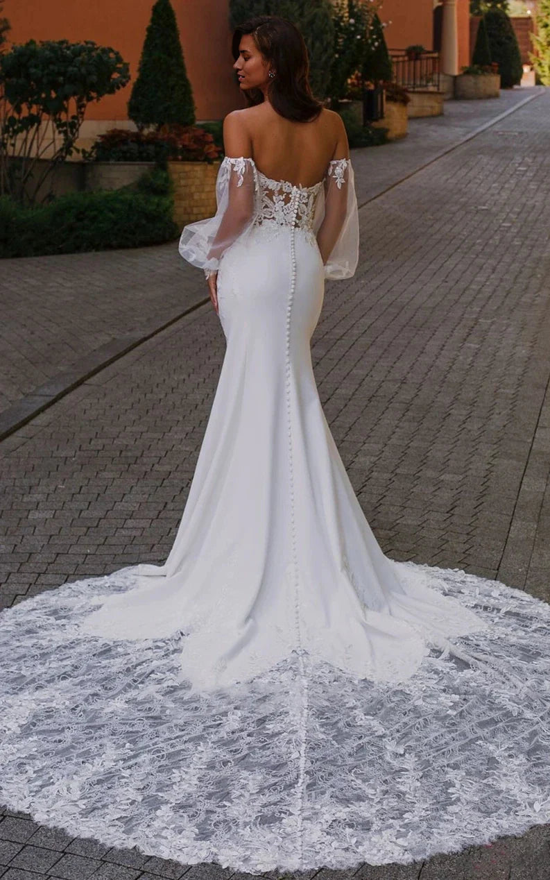 Vestido de novia de tul y gasa con escote pronunciado y apliques de sirena